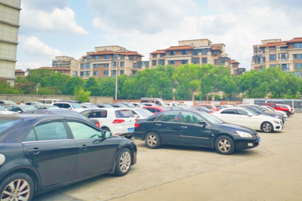 中山街道茸樹居民區(qū)百余停車位，多管齊下攻克 “停車難”