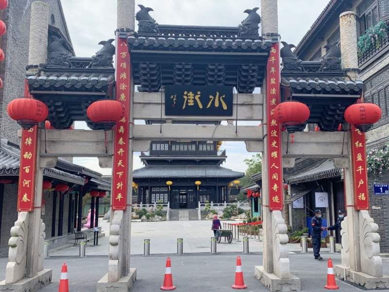 江蘇鹽城鹽鎮(zhèn)水街免取卡停車(chē)場(chǎng)道閘系統(tǒng)及設(shè)備案例