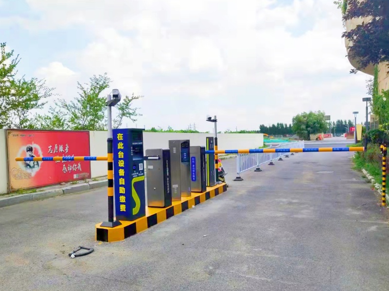 天津西青社會山購物中心停車場收費(fèi)管理系統(tǒng)及設(shè)備案例
