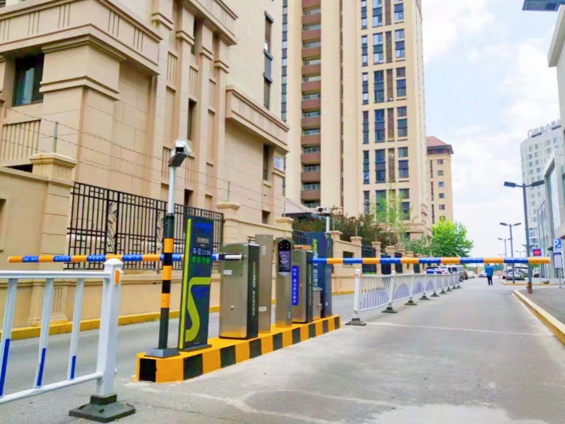天津西青社會山購物中心停車場收費(fèi)管理系統(tǒng)及設(shè)備案例