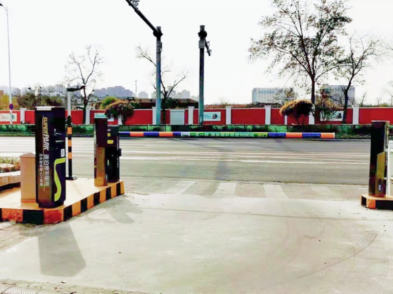 天津河西登發(fā)家居裝飾城停車場收費(fèi)管理系統(tǒng)及設(shè)備案例