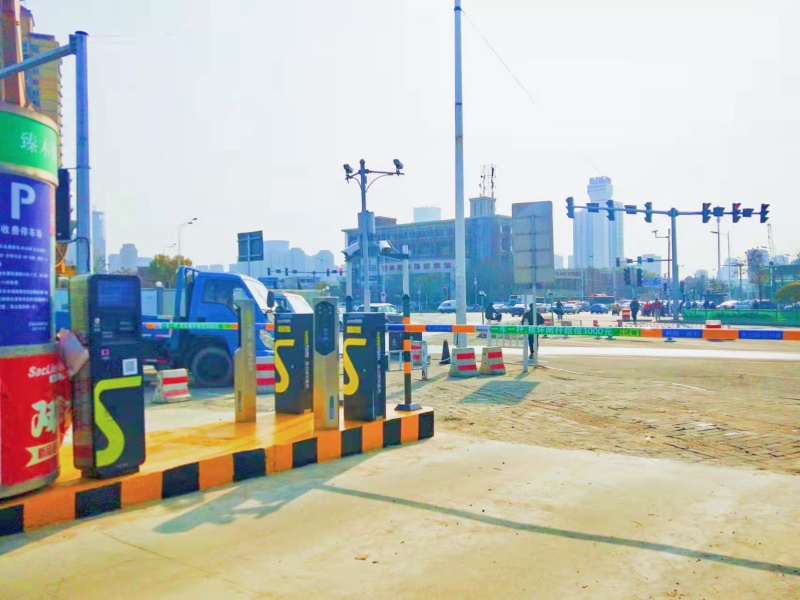 天津河西登發(fā)家居裝飾城停車場收費(fèi)管理系統(tǒng)及設(shè)備案例