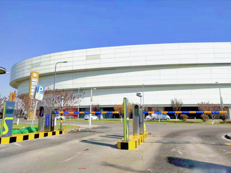 天津SM天津?yàn)I海城市廣場停車場收費(fèi)管理系統(tǒng)及設(shè)備案例