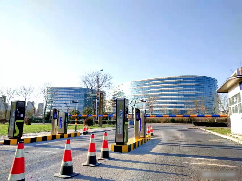 天津SM天津?yàn)I海城市廣場停車場收費(fèi)管理系統(tǒng)及設(shè)備案例