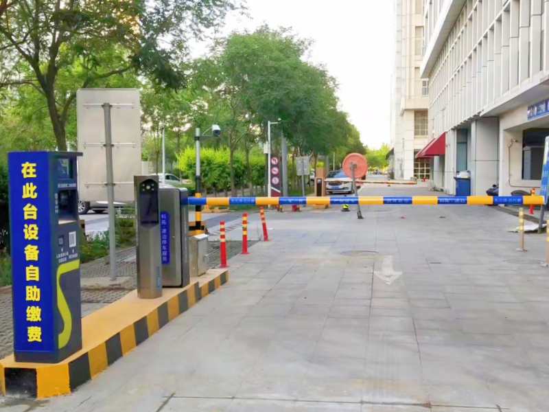 天津東麗YOHO灣停車(chē)場(chǎng)收費(fèi)管理系統(tǒng)及設(shè)備案例
