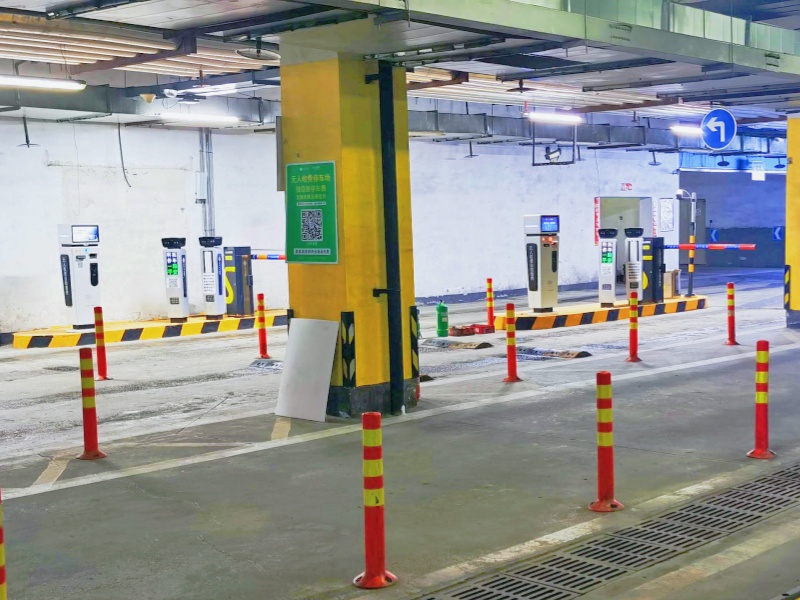 黑龍江哈爾濱西站地下停車場收費管理系統(tǒng)及設(shè)備案例