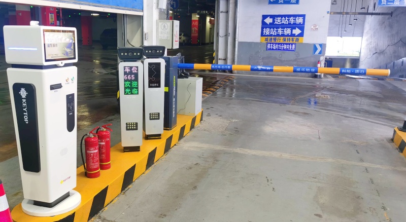 黑龍江哈爾濱西站地下停車場收費(fèi)管理系統(tǒng)及設(shè)備案例