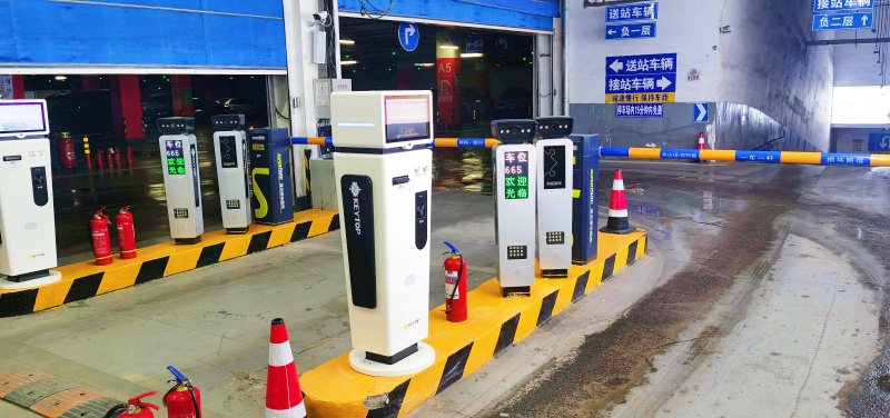 黑龍江哈爾濱西站地下停車場收費(fèi)管理系統(tǒng)及設(shè)備案例