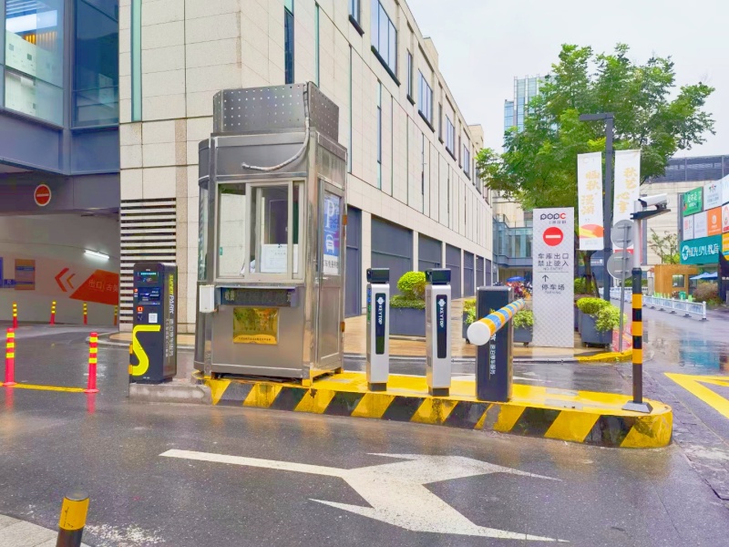 上海中庚漫游城停車(chē)場(chǎng)收費(fèi)管理系統(tǒng)及設(shè)備案例