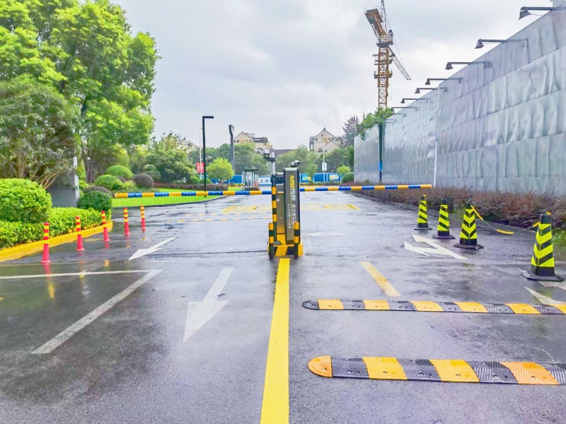 上海中庚漫游城停車場收費(fèi)管理系統(tǒng)及設(shè)備案例