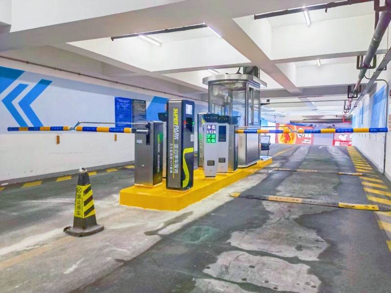 上海中庚漫游城停車場收費(fèi)管理系統(tǒng)及設(shè)備案例