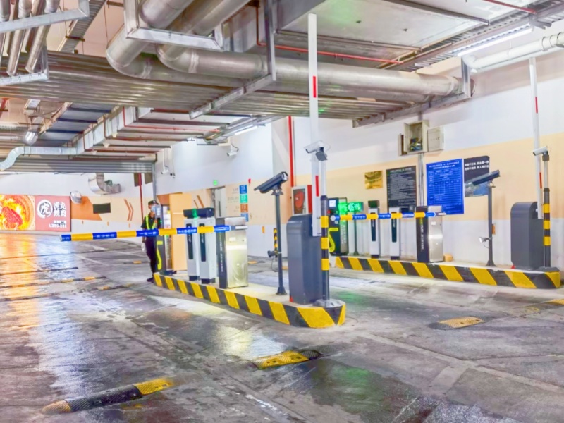 上海中庚漫游城停車場收費(fèi)管理系統(tǒng)及設(shè)備案例