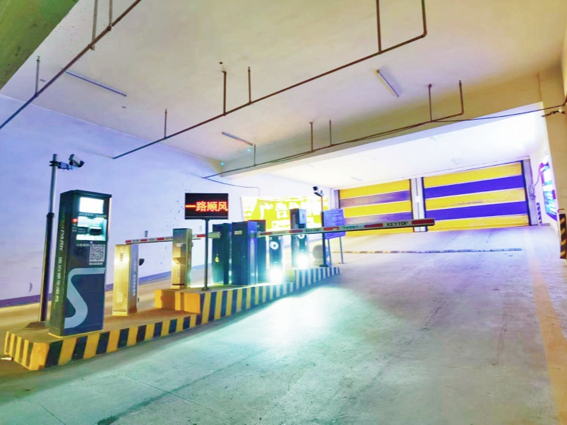 呼和浩特聞都世界城停車場收費(fèi)管理系統(tǒng)及設(shè)備案例