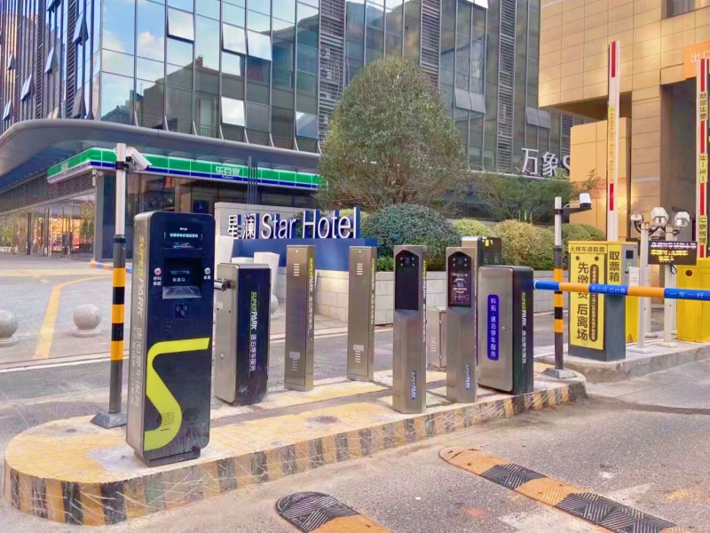 江西贛州萬象城停車場收費(fèi)管理系統(tǒng)及設(shè)備案例