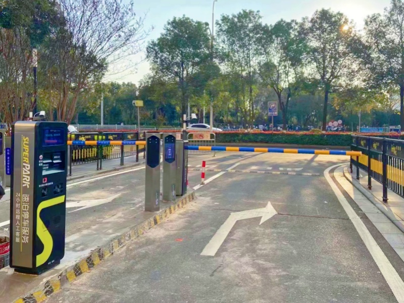 江西贛州萬象城停車場收費(fèi)管理系統(tǒng)及設(shè)備案例
