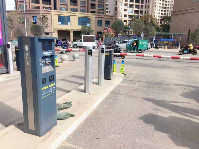 云南昆明海樂世界停車場(chǎng)收費(fèi)管理系統(tǒng)及設(shè)備案例