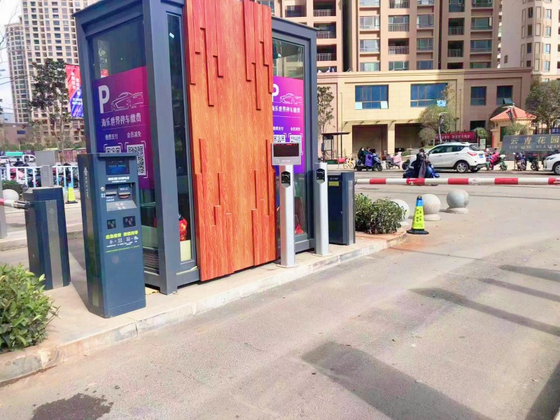 云南昆明海樂(lè)世界停車(chē)場(chǎng)收費(fèi)管理系統(tǒng)及設(shè)備案例