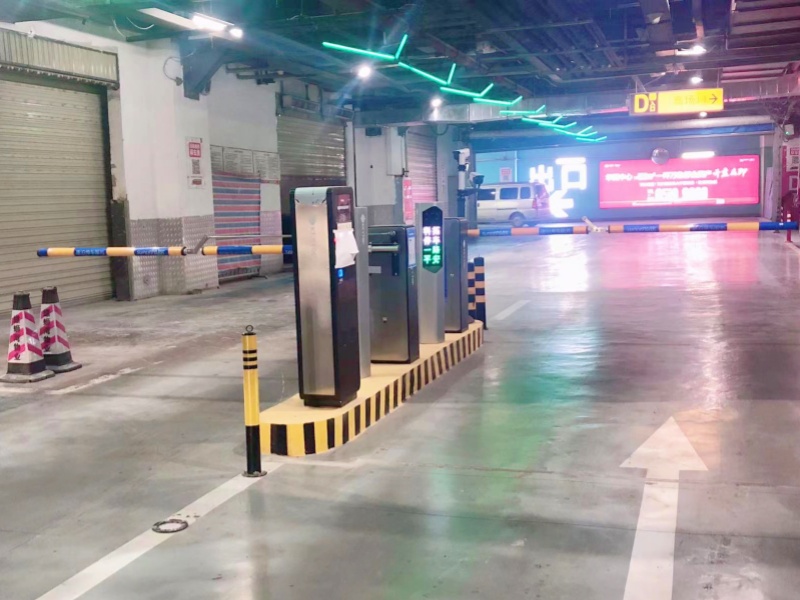 云南昆明大悅城停車(chē)場(chǎng)收費(fèi)管理系統(tǒng)及設(shè)備案例