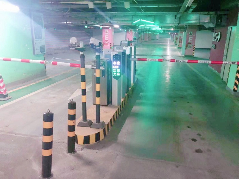 云南昆明大悅城停車(chē)場(chǎng)收費(fèi)管理系統(tǒng)及設(shè)備案例