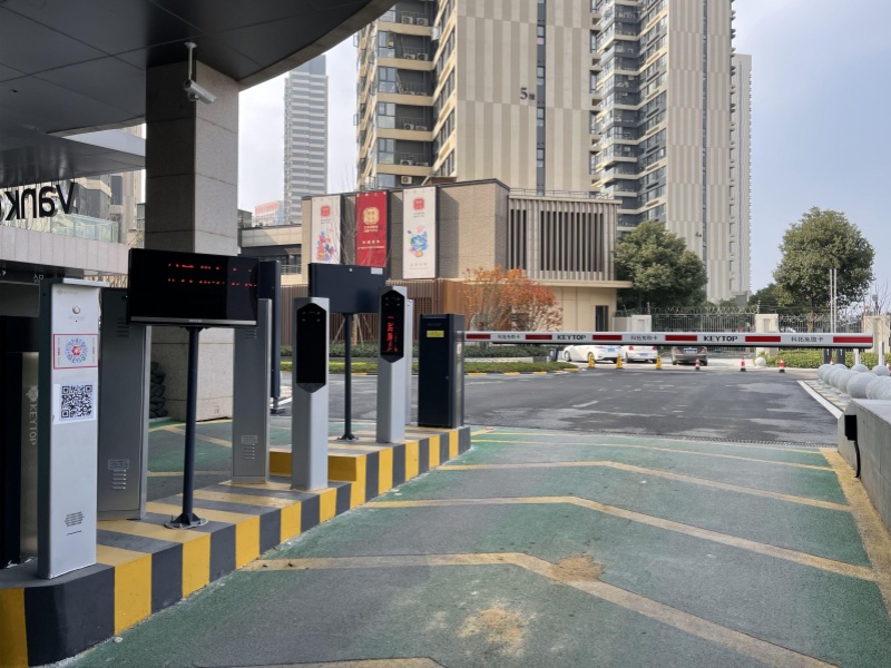 江西南昌地鐵萬科時(shí)代廣場(chǎng)停車場(chǎng)收費(fèi)管理系統(tǒng)及設(shè)備案例