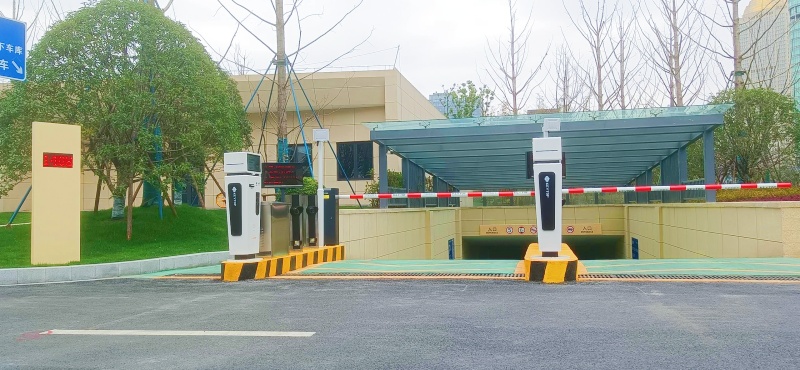 浙江杭州蕭山人民廣場停車場收費(fèi)管理系統(tǒng)及設(shè)備案例