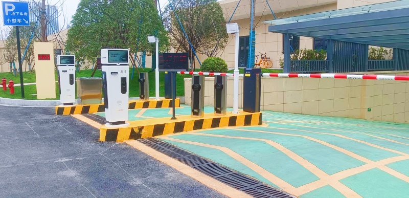 浙江杭州蕭山人民廣場停車場收費(fèi)管理系統(tǒng)及設(shè)備案例