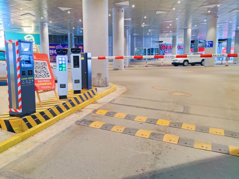 長(zhǎng)沙北辰三角洲大悅城停車(chē)場(chǎng)收費(fèi)管理系統(tǒng)及設(shè)備案例