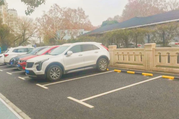 長寧區(qū)程家橋街道改造、停車場翻新，從“三不管”到城市更新典范