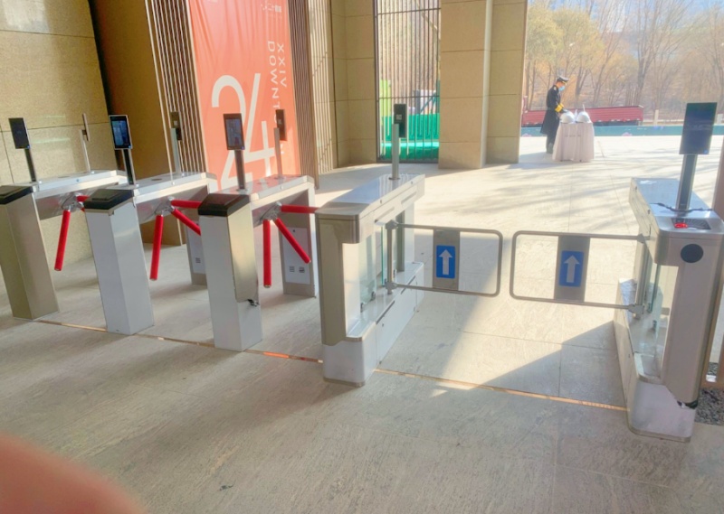 甘肅蘭州華潤(rùn)置地二十四城人行通道管理系統(tǒng)及設(shè)備案例