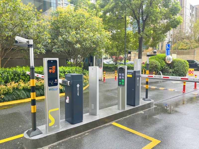 浙江杭州濱江新城時代廣場停車場道閘系統(tǒng)及設備案例