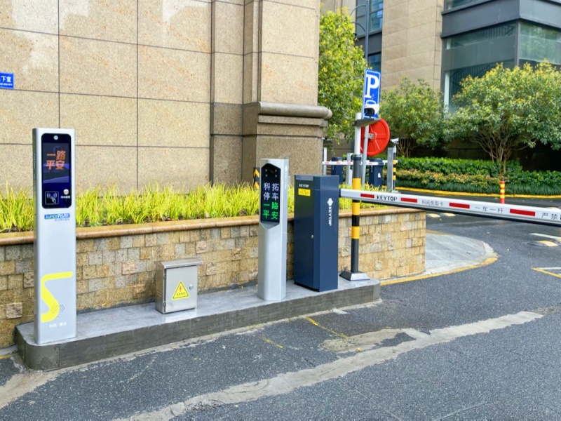 浙江杭州濱江新城時(shí)代廣場停車場道閘系統(tǒng)及設(shè)備案例
