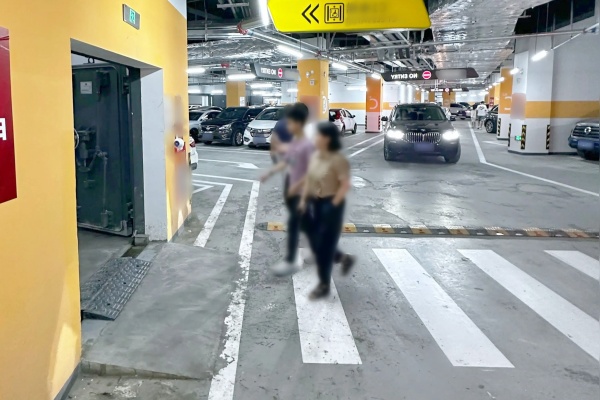 遼寧沈陽商業(yè)中心周邊停車難題解決辦法，商場(chǎng)附近停車資源如何優(yōu)化？