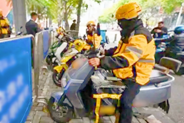 福州創(chuàng)新治理“兩車”停車難題，疏堵結(jié)合提升城市交通秩序