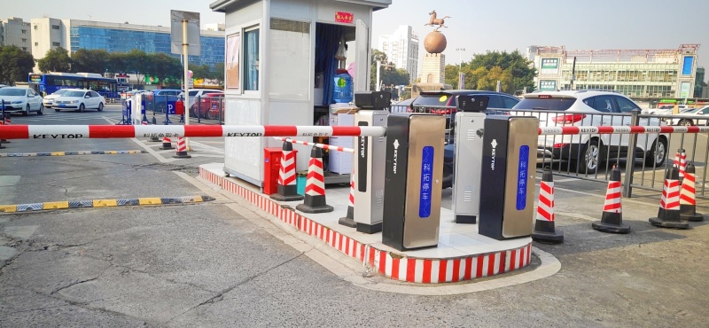 四川綿陽火車站停車場道閘系統(tǒng)及設(shè)備案例