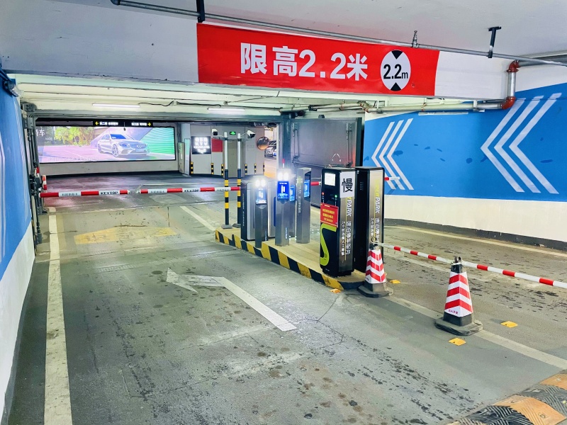 四川成都匯融廣場停車場收費(fèi)管理系統(tǒng)及設(shè)備案例