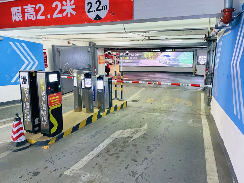 四川成都匯融廣場停車場收費(fèi)管理系統(tǒng)及設(shè)備案例