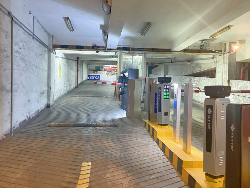 福建廈門公交集團免取卡停車場道閘系統(tǒng)及設備案例