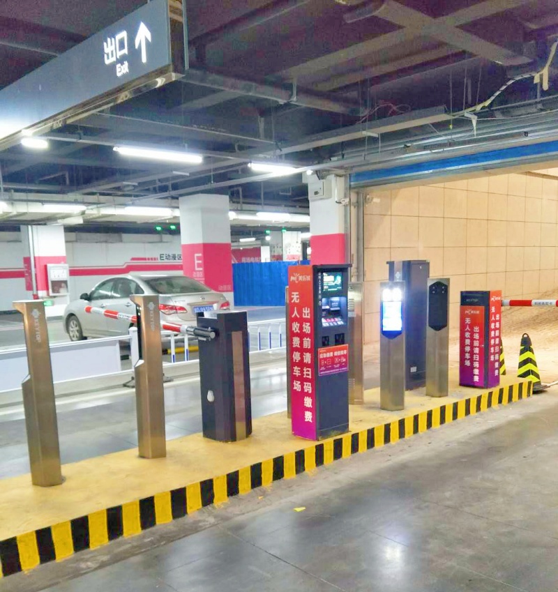 河北邯鄲環(huán)球中心停車場(chǎng)收費(fèi)管理系統(tǒng)及設(shè)備案例