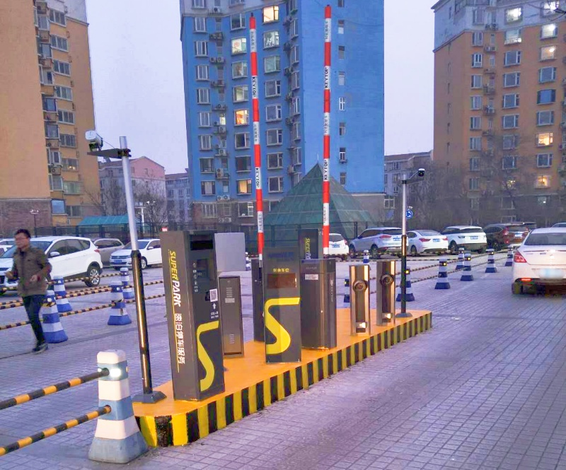 河北邯鄲環(huán)球中心停車場(chǎng)收費(fèi)管理系統(tǒng)及設(shè)備案例