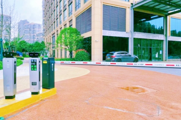 江西南昌購物中心室內(nèi)停車場包月價格，商場包月停車費多少錢？