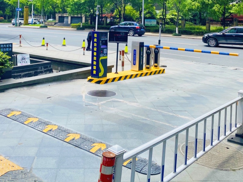 浙江紹興財(cái)源中心停車場(chǎng)收費(fèi)管理系統(tǒng)及設(shè)備案例