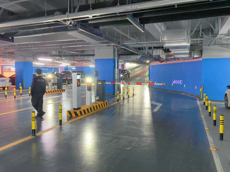 湖北武漢萬象城停車場收費(fèi)管理系統(tǒng)及設(shè)備案例