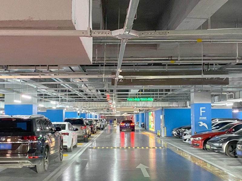 湖北武漢萬象城停車場收費(fèi)管理系統(tǒng)及設(shè)備案例