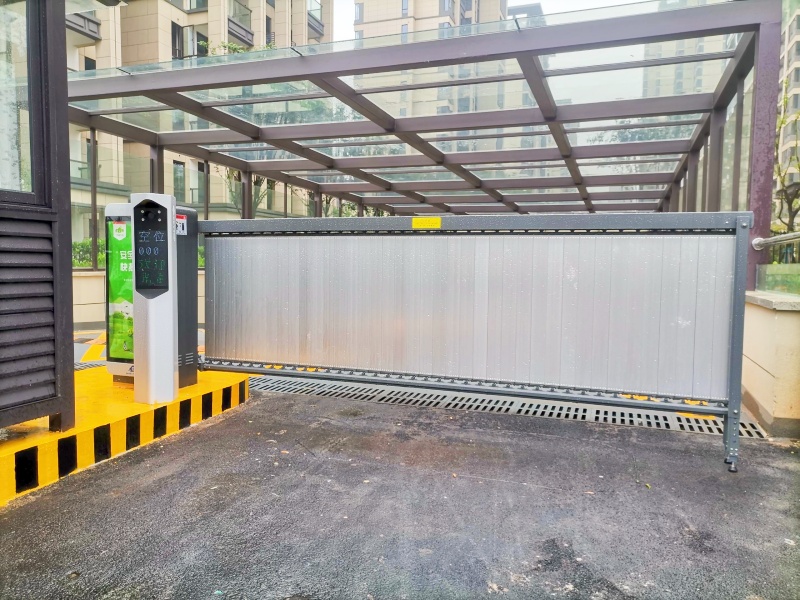 湖南株洲長(zhǎng)房·湘江府停車場(chǎng)道閘系統(tǒng)及設(shè)備案例