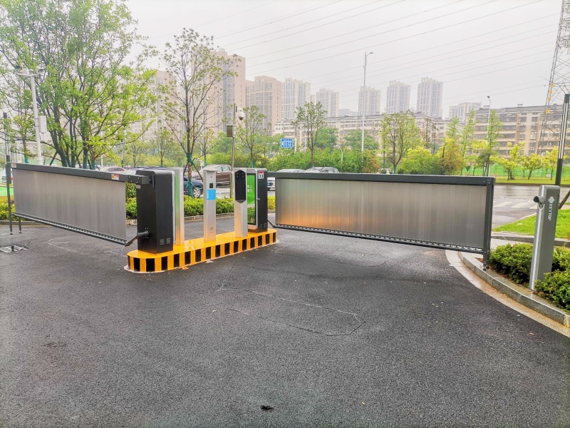 湖南株洲長(zhǎng)房·湘江府停車場(chǎng)道閘系統(tǒng)及設(shè)備案例