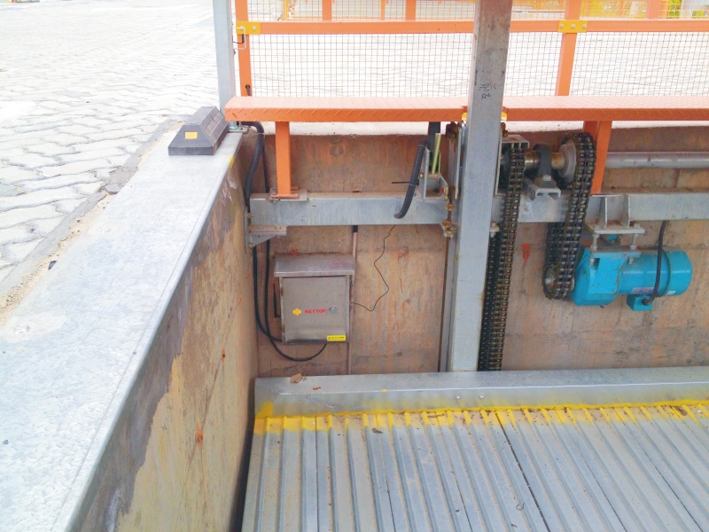 福建廈門海滄阿羅海城市廣場(chǎng)停車場(chǎng)車位引導(dǎo)系統(tǒng)及設(shè)備案例