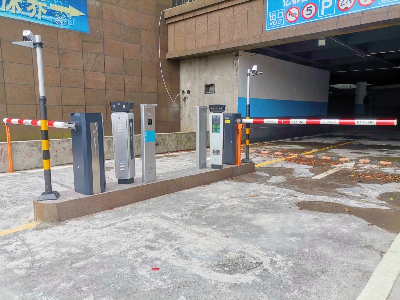 湖南株洲億都國(guó)際小區(qū)停車(chē)場(chǎng)智能道閘系統(tǒng)及設(shè)備案例