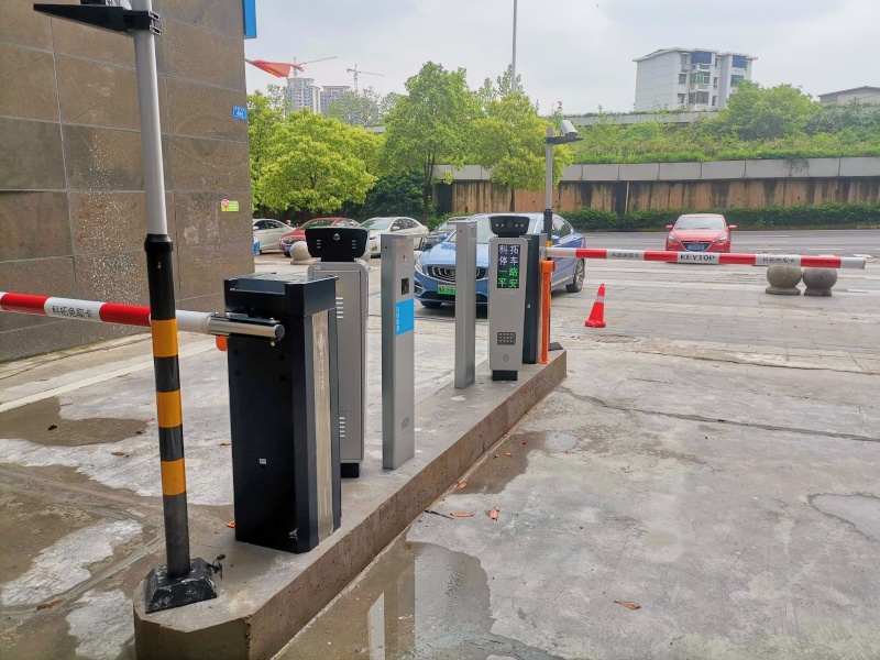 湖南株洲億都國際小區(qū)停車場智能道閘系統(tǒng)及設(shè)備案例