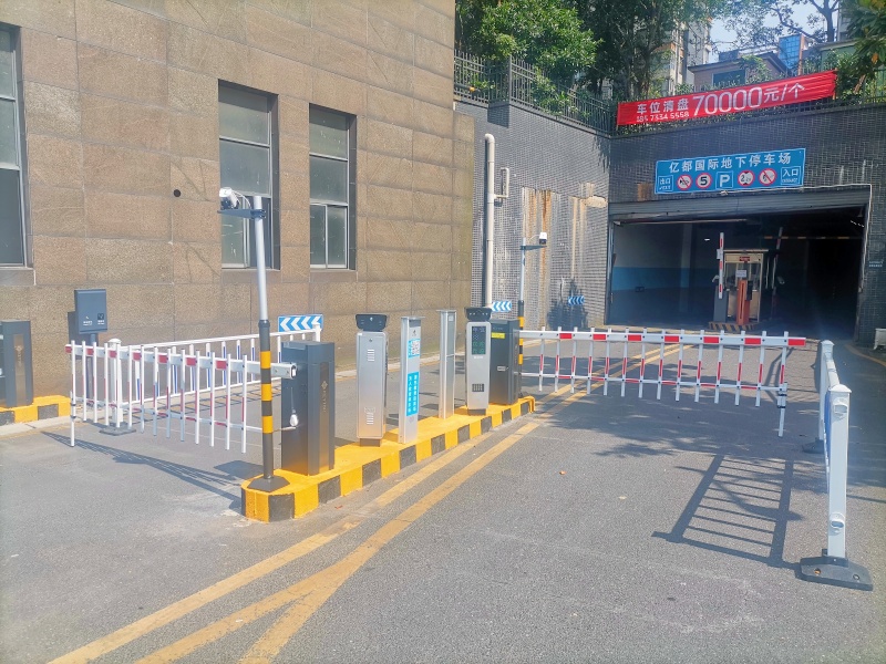 湖南株洲億都國際小區(qū)停車場智能道閘系統(tǒng)及設(shè)備案例