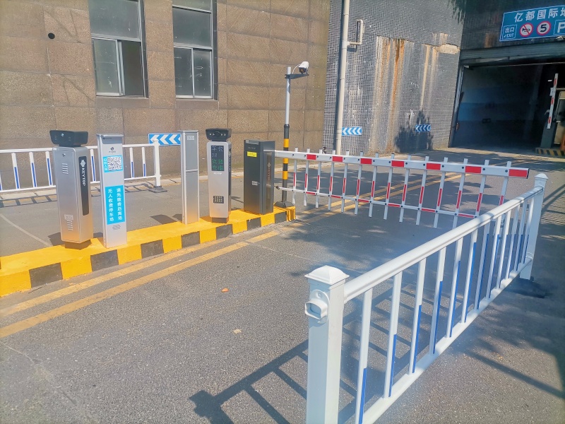 湖南株洲億都國際小區(qū)停車場智能道閘系統(tǒng)及設(shè)備案例